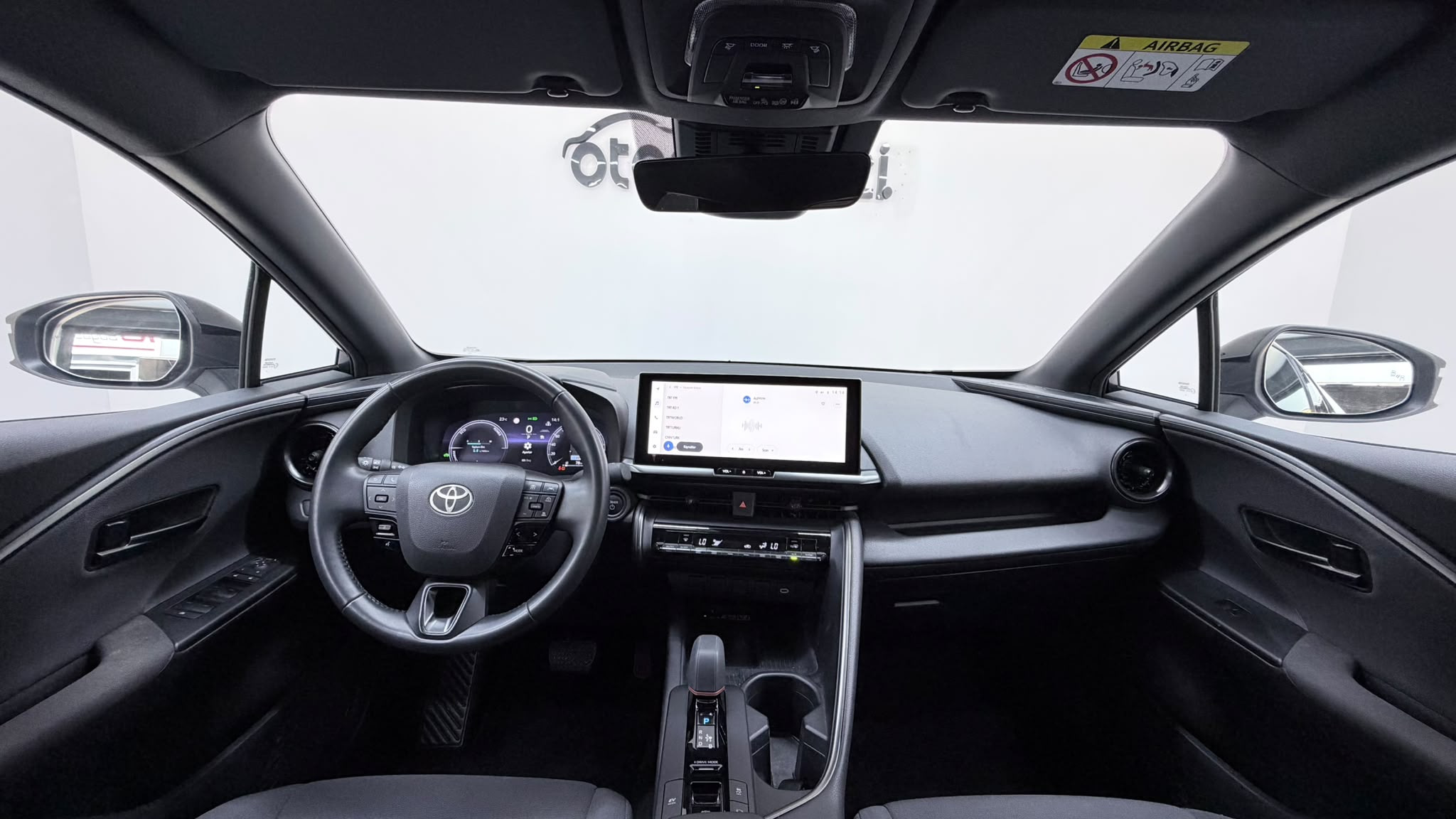 TOYOTA C-HR 13